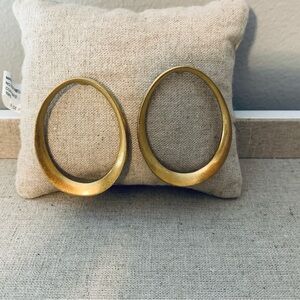 Stella and Dot Gold Oval Hoop Earrings
